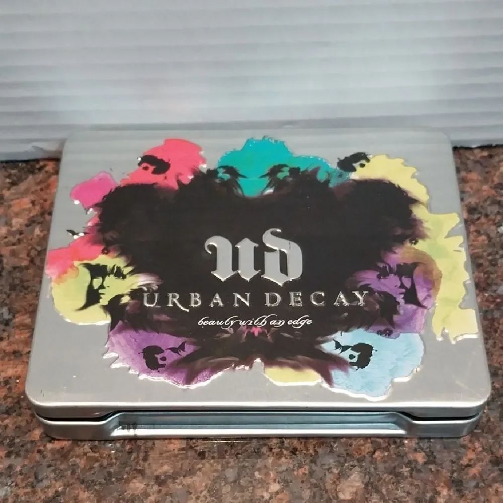 Urban Decay Vibrant Color Palette.  "BEAUTY WITH AN EDGE"..New